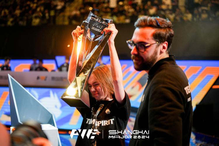 Upset后续回应：始终对家庭事务保持透明的态度 休假之后归队