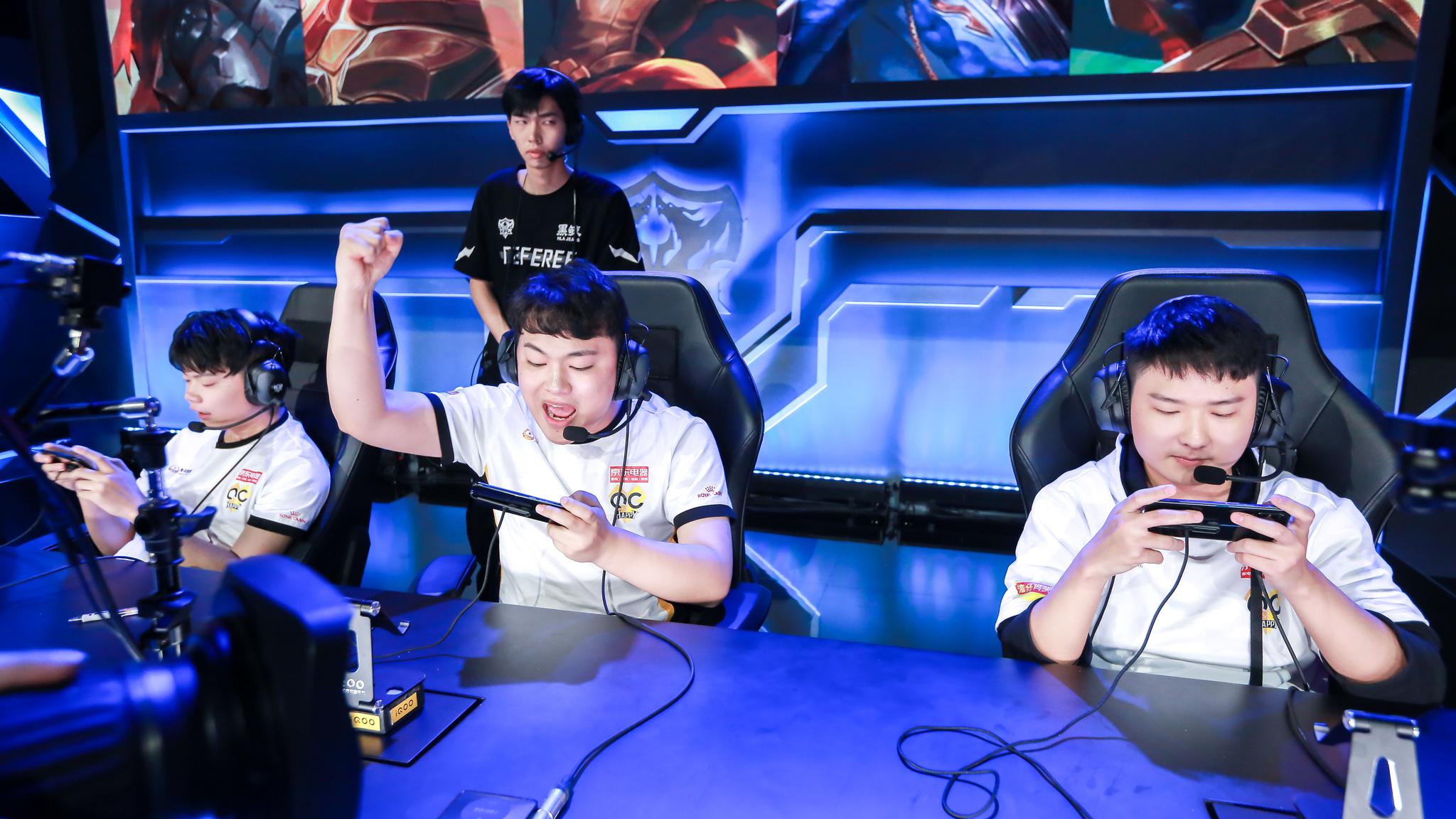 LPL夏季赛W6D1：Yanxiang初战遇Jiejie，香克斯对位海超